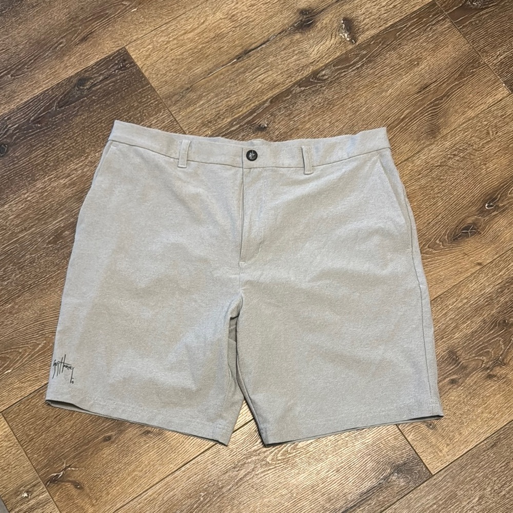 Guy Harvey gray shorts 38‎